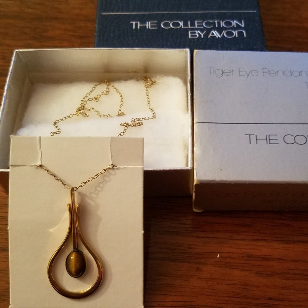 Avon Gold Filled Tiger Eye Pendant Necklace 18" (1978)